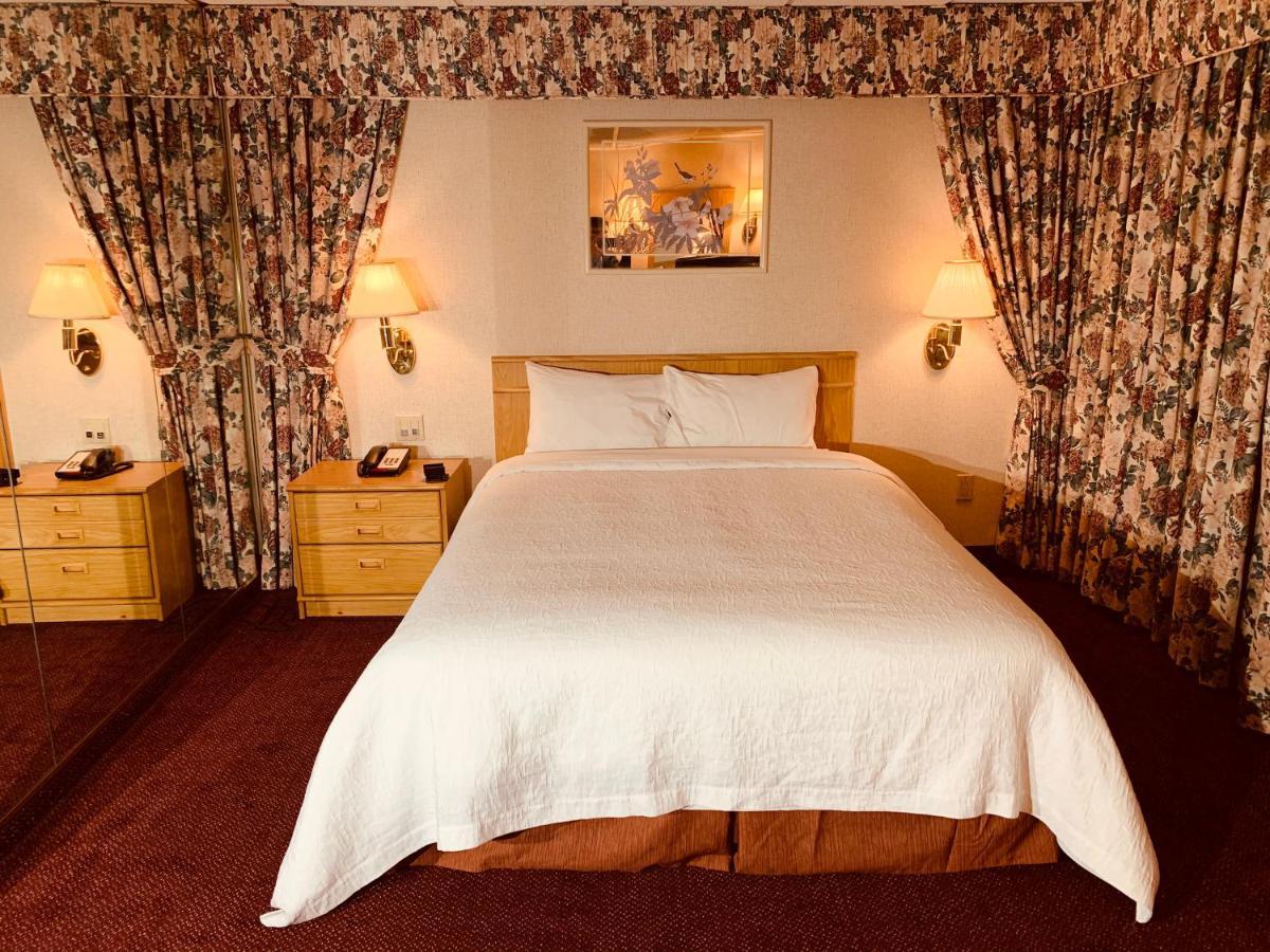 Coliseum Inn & Suites - Garden City Long Island East Meadow ภายนอก รูปภาพ